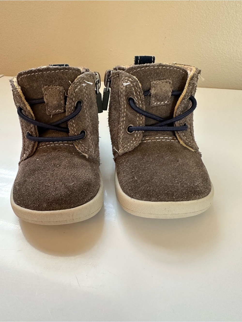 UGG Kristjan Gray Suede Chukka Boots Size 2/3